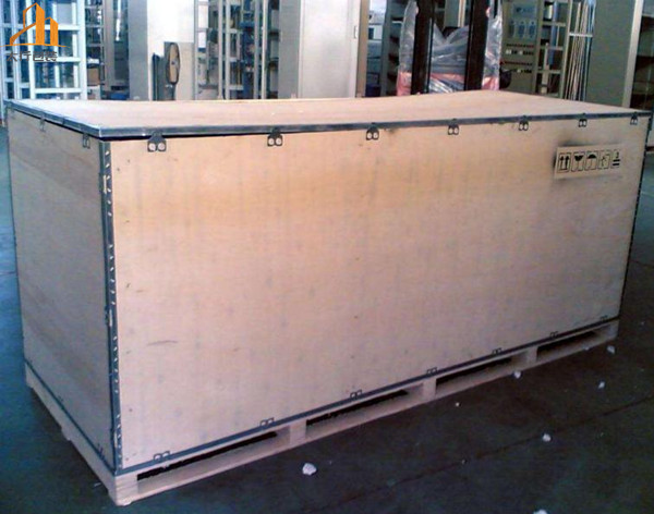 鋼帶箱廠家制作設(shè)備.jpg 鋼帶箱廠家制作設(shè)備.jpg