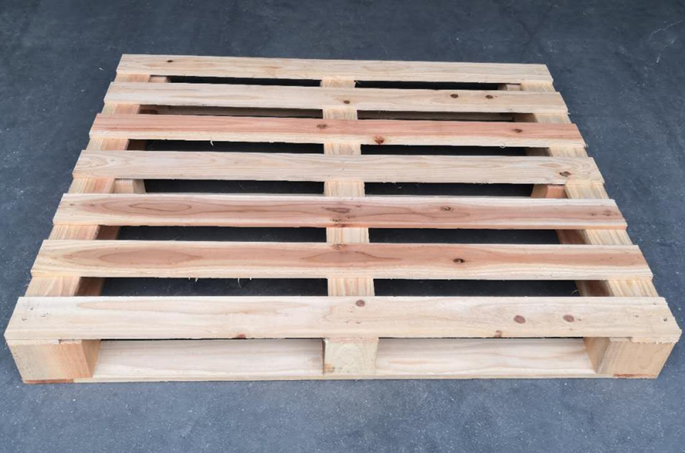 實木托盤和膠合板托盤哪個價格貴？